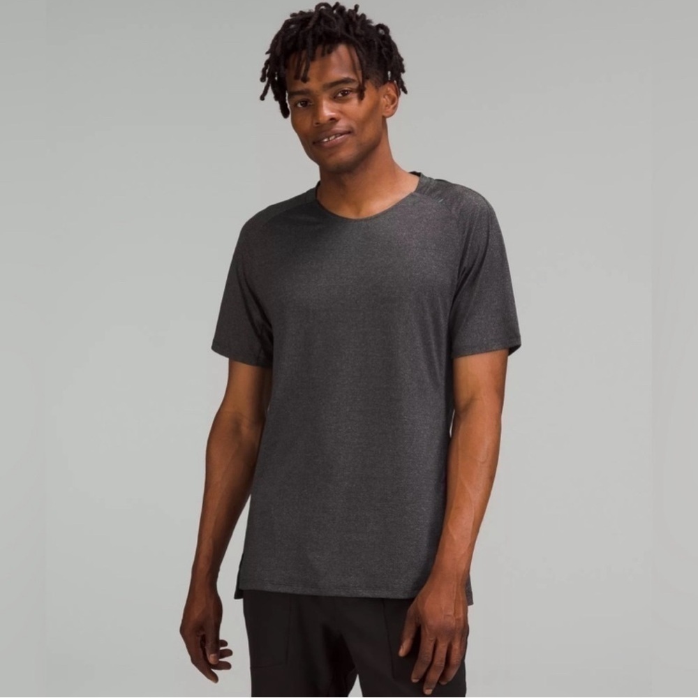 Lululemon Textured Training Short Sleeve Shirt in Heathered Black m